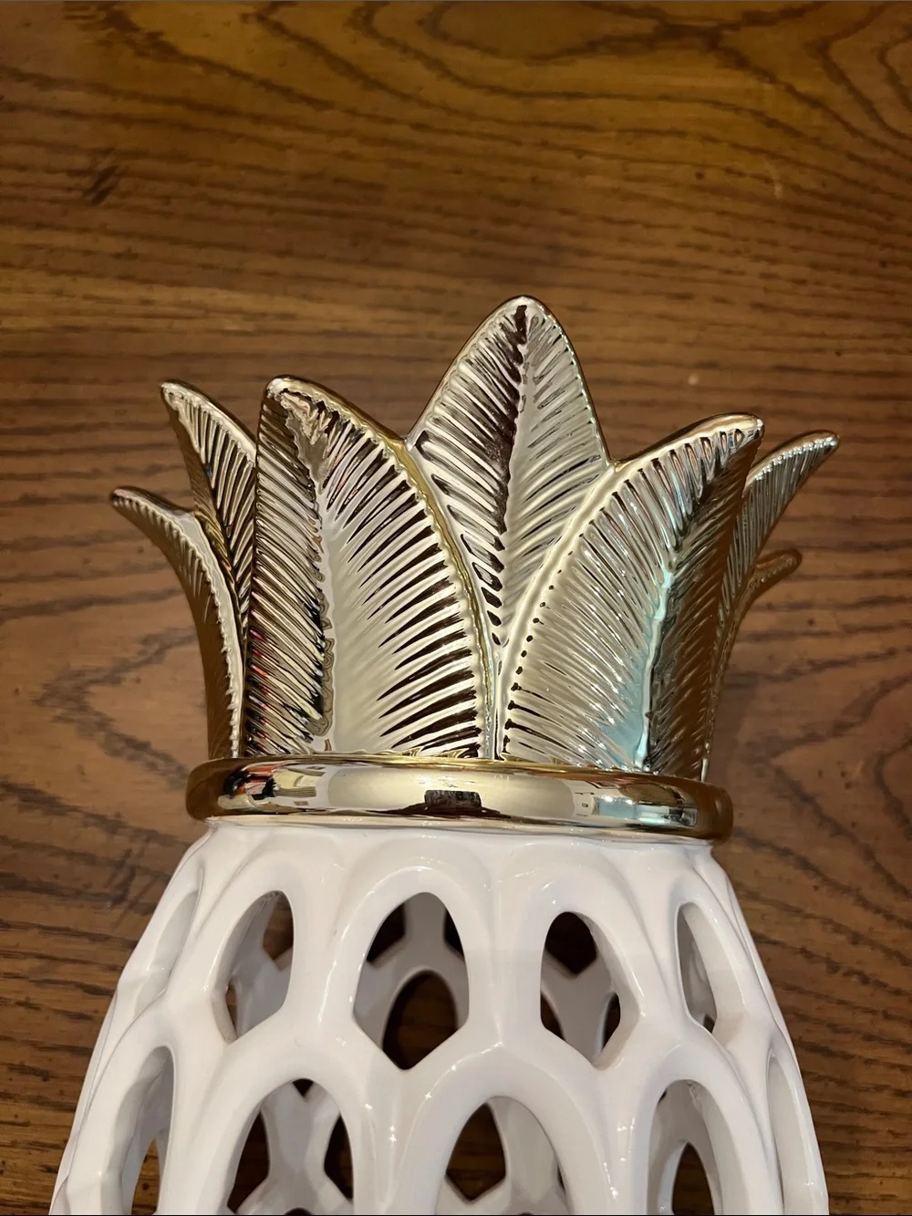 Gold and White Ceramic Pineapple Candle Holder - No‎ base